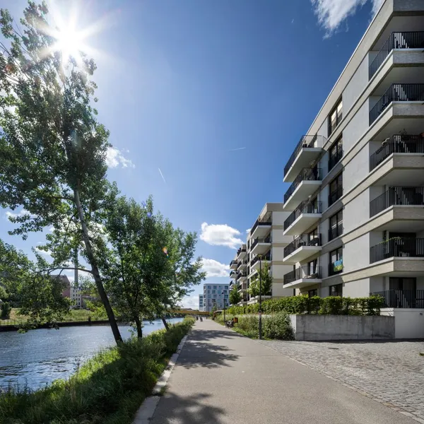 Helle und freundliche 3-Zimmerwohnung mit Balkon, Loggia und Einbauküche — photo 1